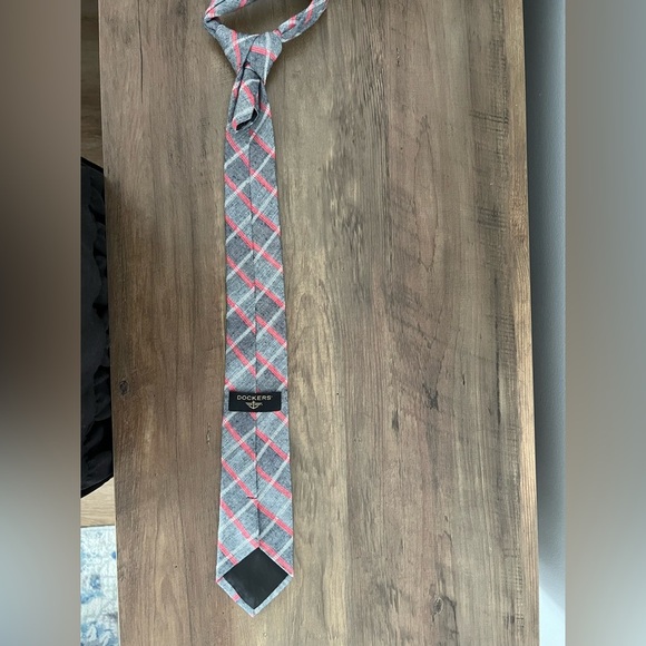 Dockers Gray and Red Classic Necktie with Silky Finish - Picture 3 of 3
